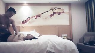 【麻花免费视频】赵总找外围大长腿少妇穿上黑丝撕裆调情舔逼