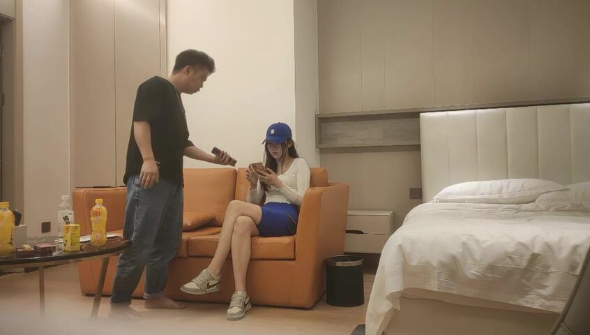 【麻花免费视频】大长腿外围20岁艺术系学生主动口交上位骑乘