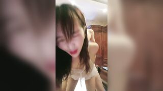 【麻花免费视频】淫荡人妻小少妇穿着性感的睡衣伺候小哥