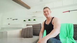 【麻花免费视频】光着屁股跳到沙发上约操男友大鸡巴后入