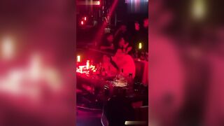 【麻花免费视频】合肥猫live house酒吧事件 醉酒男女大厅当众不雅行为事件
