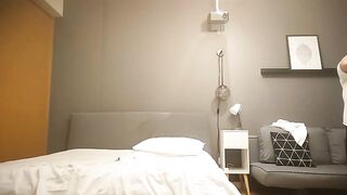 【麻花免费视频】外围场，外表清纯22岁小姐姐中场换套吹硬继续搞