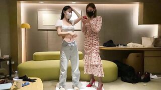 【麻花免费视频】外围女神猎杀者极品嫩模携闺蜜一起玩双飞