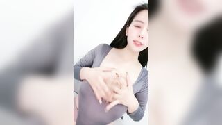 【麻花免费视频】灰丝白嫩肥臀手指打桩抠穴玩弄淫叫.