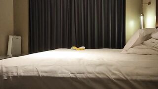 【麻花免费视频】网聊来的少妇开始很抗拒强行扒掉裤子摸穴舒服了