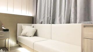 【麻花免费视频】御姐范极品性感气质长腿美女被抱在腿上玩弄