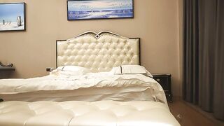 【麻花免费视频】眼镜知性人妻黑丝大白腿荡妇相伴超清设备偷拍佳作