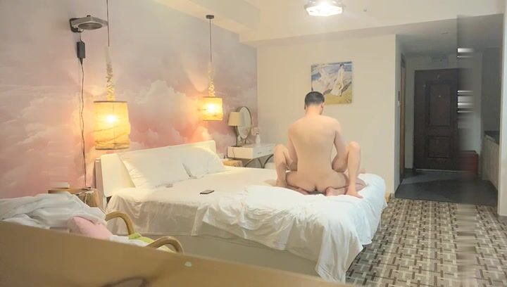 【麻花免费视频】约操短裙马尾外围跪地按着头插嘴站立后入骑乘