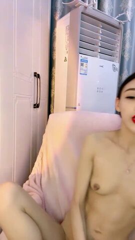 【麻花免费视频】男人们的爱妃坐骑掰穴展示鲜红阴蒂