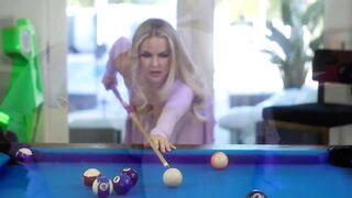 【麻花免费视频】细长的维克是一个作弊荡妇奖杯妻子