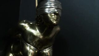 【麻花免费视频】贪得无厌的母狗同时想要鸡巴和阴户