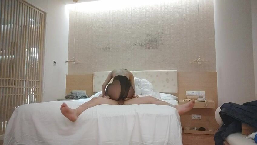 【麻花免费视频】清纯女神长发飘飘3000块脱光穿黑丝尽情操