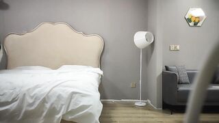 【麻花免费视频】漂亮马尾小姐姐口活不错认真吸吮主动骑乘屁股猛坐