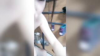 【麻花免费视频】办公桌上操逼跪在桌子上摇摆蜜桃臀站立后入