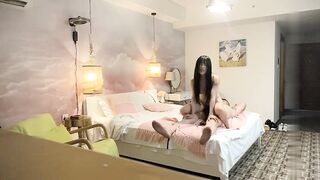 【麻花免费视频】胖头老哥约操兼职小姐姐跪地舔屌插嘴拉手后入