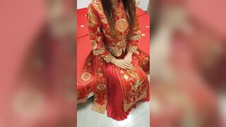 傻子小叔子新婚之夜乱伦嫂子，趁醉酒跑到婚房强奸亲嫂子