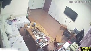 【麻花免费视频】婆婆爆料监控视频：淄博董事长性侵儿媳妇，监控真实还原乱伦真相