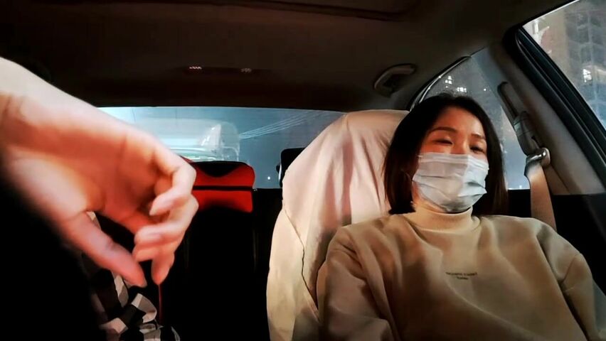 【麻花免费视频】开车接上美容院工作的良家少妇到酒店操逼，看着文静上了床之后操起来嘎嘎骚！