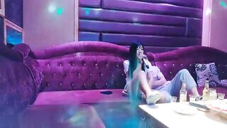 【麻花免费视频】这个KTV在哪里，大家快去啊，能唱能跳还能操！