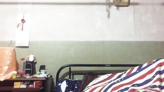 【麻花免费视频】反差婊女神偷情八块腹肌猛男，出租屋性爱流出，对白淫荡至极