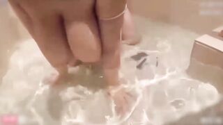 【麻花免费视频】巨乳白丝熟女吃鸡啪啪，这奶子能呼死人_副本