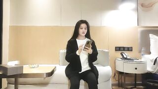 【麻花免费视频】甜美脸蛋，高挑身材干一半突然来人