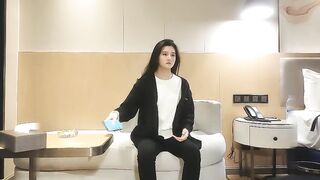 【麻花免费视频】甜美脸蛋，高挑身材干一半突然来人