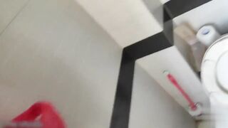 【麻花免费视频】精壮小伙和骚逼亲妈趁父亲不在，从厨房干到我是，直接无套内射，这是要给自己造出个弟儿啊