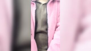 【麻花免费视频】美女厂妹上班偷偷直播，刷礼物就给你看逼