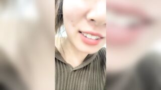 【麻花免费视频】美女厂妹上班偷偷直播，刷礼物就给你看逼