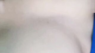 【麻花免费视频】智障高中处女学生妹，被诱骗破处开苞，强行口交到干呕