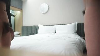 【麻花免费视频】神似明星“王鸥”的涉世未深的兼职女大学生，被大屌男偷拍狂插全过程