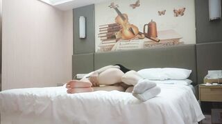 【麻花免费视频】170cm顶级外围女神，美腿长裙坐在身上揉胸，交叉姿势爆插小穴