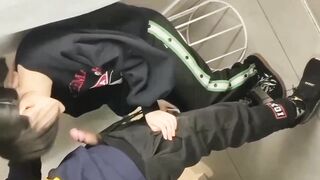 【麻花免费视频】【劲爆热点】HM是一件中学生偷欢事件！中学生没钱开房，只能试衣间内凑合搞一下！