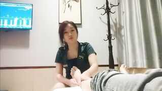 【麻花免费视频】【勾搭良家技师】足疗会所极品人妻技术妩媚诱人，砸重金买钟回宾馆内射两次，极度满足