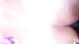 【麻花免费视频】巨乳妈妈勾引儿子，边被儿子操边和孩子二婶打电话聊天，方言对白超级真实