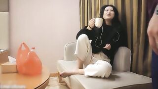 【麻花免费视频】气质甜美外围小少妇，手伸进内裤揉搓肥穴