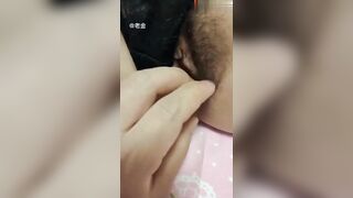 【麻花免费视频】大哥在外打工，嫂子雏菊献给了我，肛交到出血