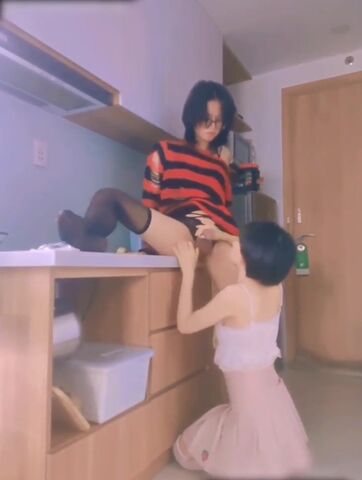 【麻花免费视频】看完之后谁能告诉我这部片子属于哪种类型？内娘？女同？情侣还是虐恋？