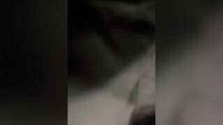 【麻花免费视频】老哥潜入大姨子我是成功舔逼吃奶，大姨子装睡？