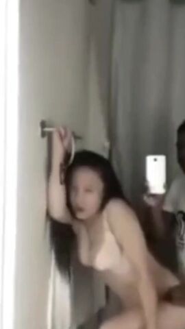 【麻花免费视频】【媚黑反差婊】极品媚黑婊在商场试衣间伺候她的黑爹，射一脸臭精子