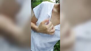 【麻花免费视频】【户外小树林】勾搭眼睛小伙，极品白嫩桃子奶无套内射