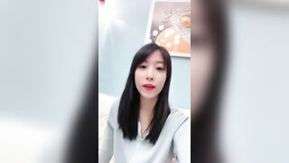 【麻花免费视频】【超美双胞胎和男同事的误会】前一秒气势汹汹，后一秒舔脚丫子