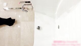 微 博 紅 人 萌 蘭 醬 初 次 開 發 超 緊 超 粉 嫩 的 菊 花 大 針 管 肛 內 灌 水 然 後 再 尿 出 來   國 語 自 述