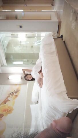 約了個顔值不錯的妹子 賓館開房69互玩多姿勢爆操 搞完壹炮休息下再來壹次.