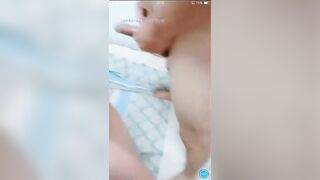 最近比较出名的网红脸性感美女和漂亮女闺蜜一起床战大屌猛男,2人轮流伺候,一龙二凤.国语!