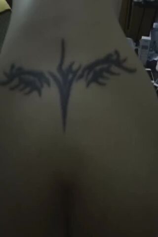 好白菜都让猪拱了，你的女神在别人身下婉转呻吟，全程露脸白丝情趣鸡巴撑爆小嘴，腿架在肩上爆