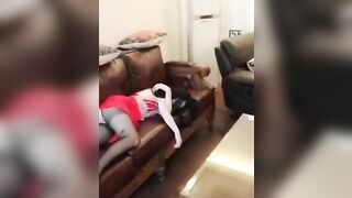 女神级性感美女和炮友剧情演绎-酒吧唱歌上厕所被人闯进来硬干,家中又被物业强闯进来按倒插逼!