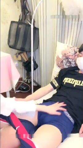 女神级气质性感大美女夜晚路边散步故意拦了一个开宝马的土豪,车上就动手动脚的,回家干逼.国语