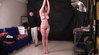 高挑E奶车模小迪大秀美乳